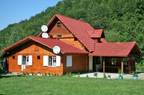 CazareMontana.ro - Cabana turistica Cabana Poienita